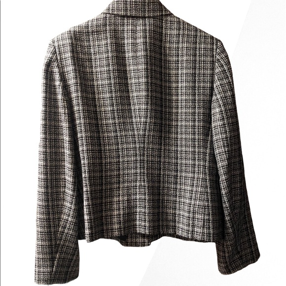 Jones Wear - Picture 2 of 4